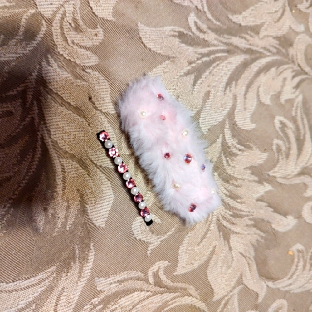 🌷NWOT Neiman Marcus Precious Powder Pink Faux Fur Pearl Rhinestone Barrette Set - Picture 3 of 10